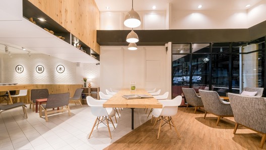 Iluminación artificial en el diseño arquitectónico 4 Cafe Murasaki FATTSTUDIO Tinnaphop Chawatin
