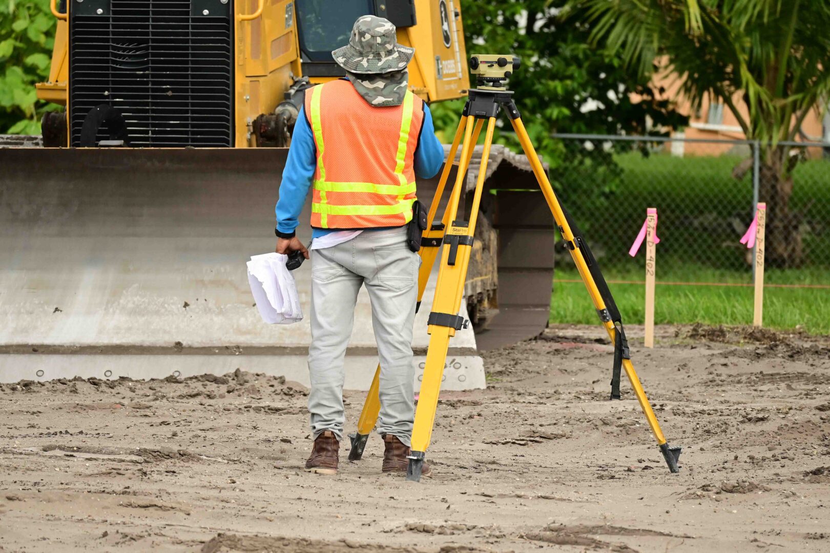 Topógrafo, ¿Qué Hace Y En Qué Nos Ayuda En Construcción? - ARQZON