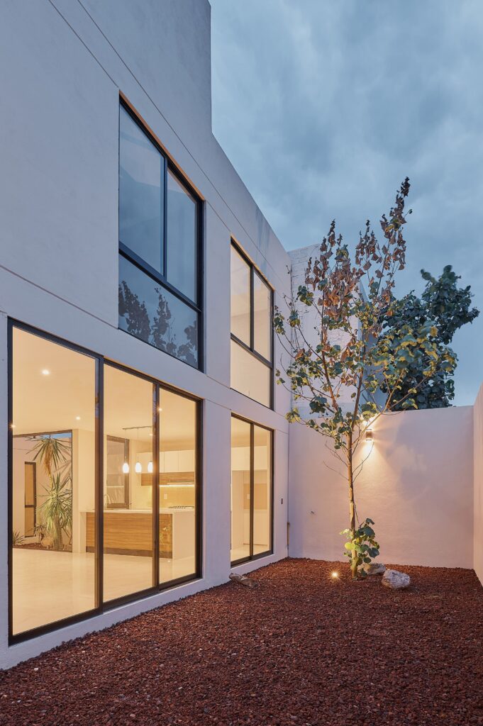 Casa Rangel / Studio doble piel 7 14 1