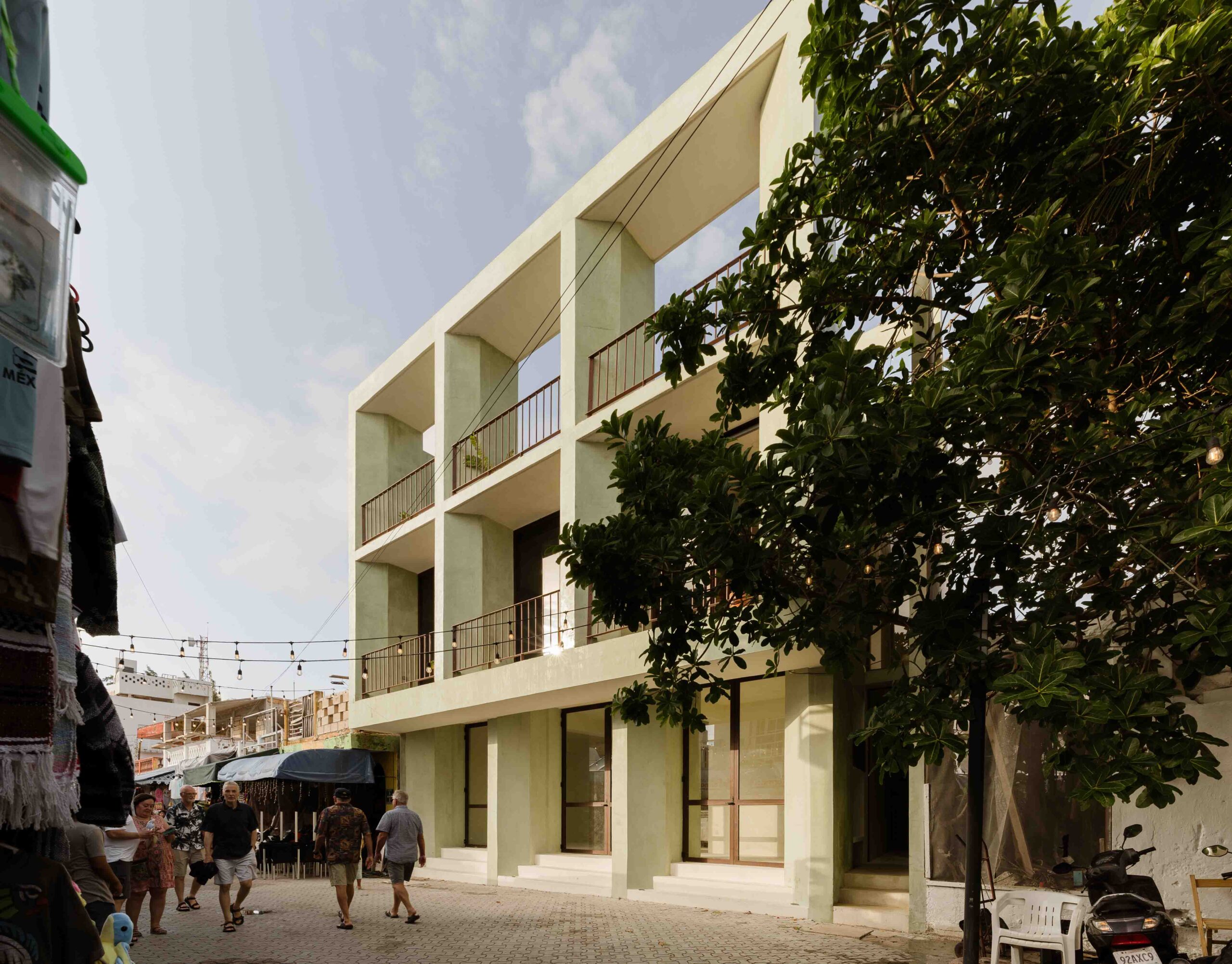 02 Florita 39 Apiron scaled