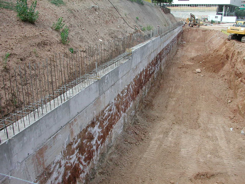 Construccion de muro de contencion